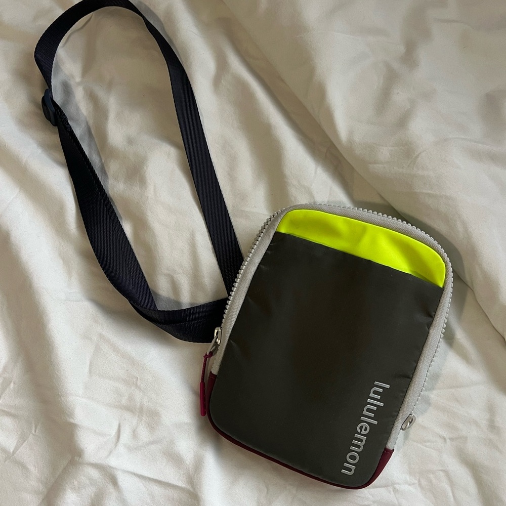 Lululemon purse
